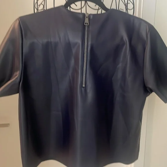 NWT STEVE MADDEN FAUX LEATHER NAVY TOP - Picture 7 of 9